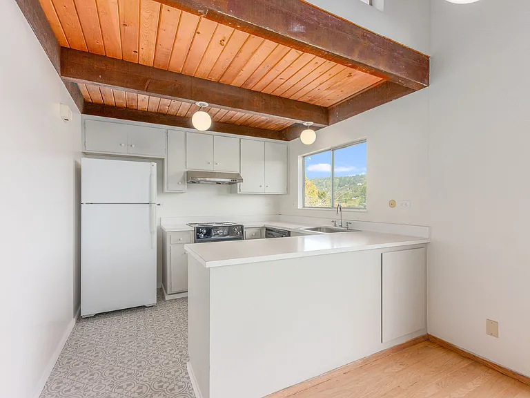 451 Ethel Ave — Photo 3
