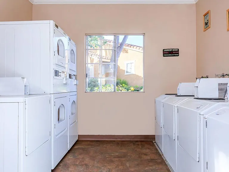 Valley View Apartments — Photo 15