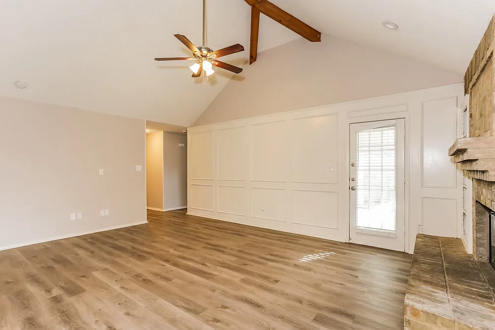 3 bed, 2.0 bath, 1502 sqft, $1,960 — Photo 4