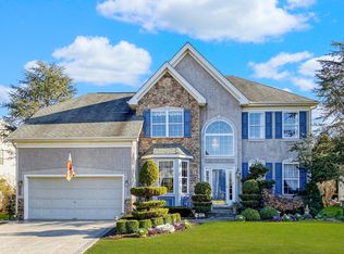 11 Dorchester Ln, Moorestown, NJ 08057