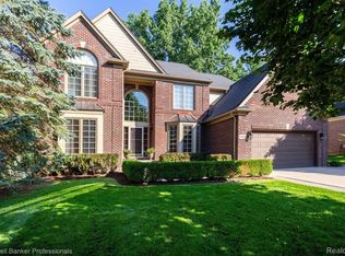 1320 Welland Dr, Rochester, MI 48306