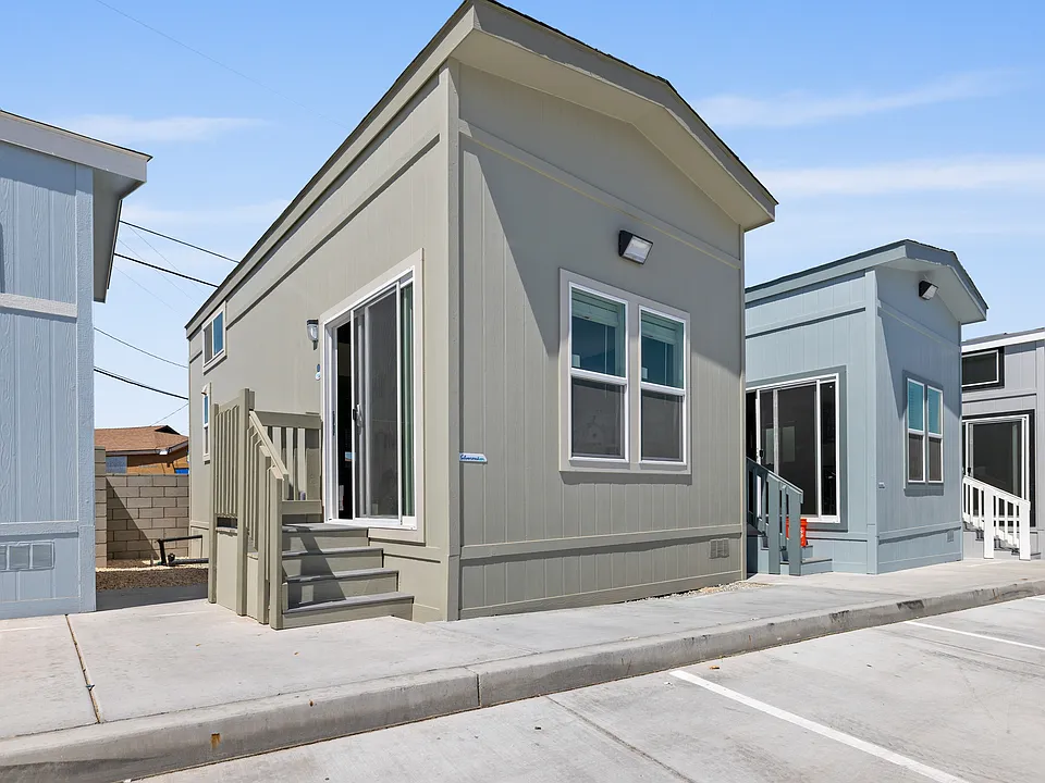 971 W Main St #20