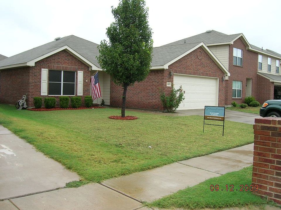 1st image of 4833 Leaf Hollow Dr