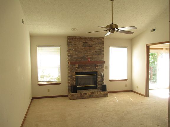 4th image of 425 N Brookfield Dr