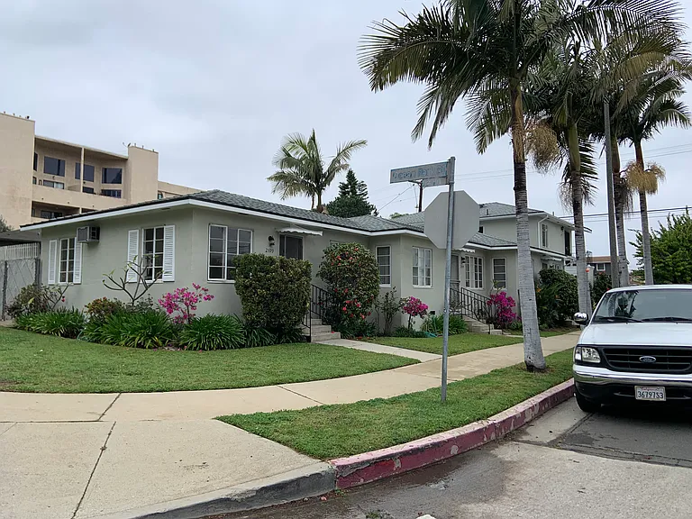 2599 Wellesley Ave — Photo 10