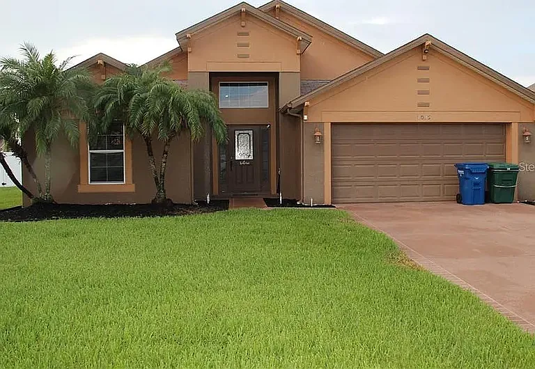 4 bed, 2070 sqft, $1,950 — Photo 2