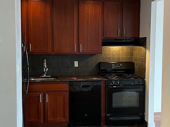 2nd image of 2124 Newtown Ave APT 1A