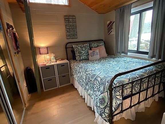 Upstairs bdrm w/ loft