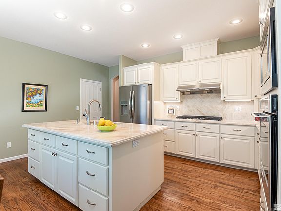 4th image of 1178 Woodfords Ln