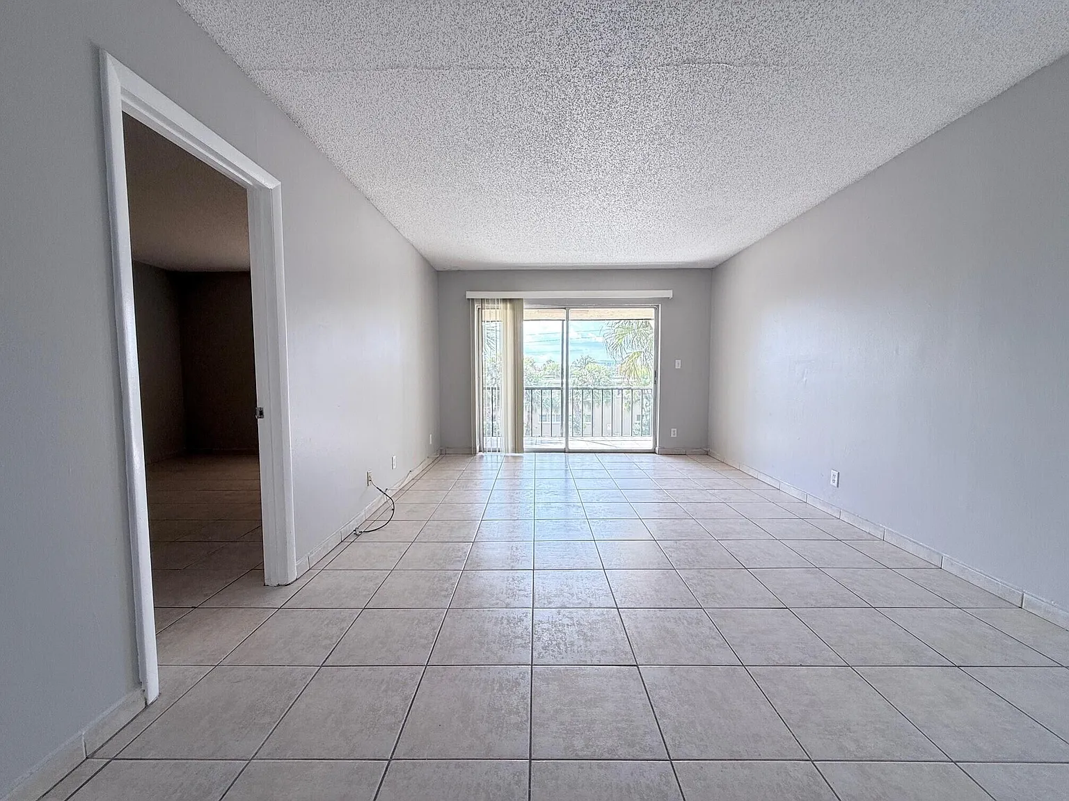 2 bed, 2.0 bath, 936 sqft, $2,000 — Photo 3