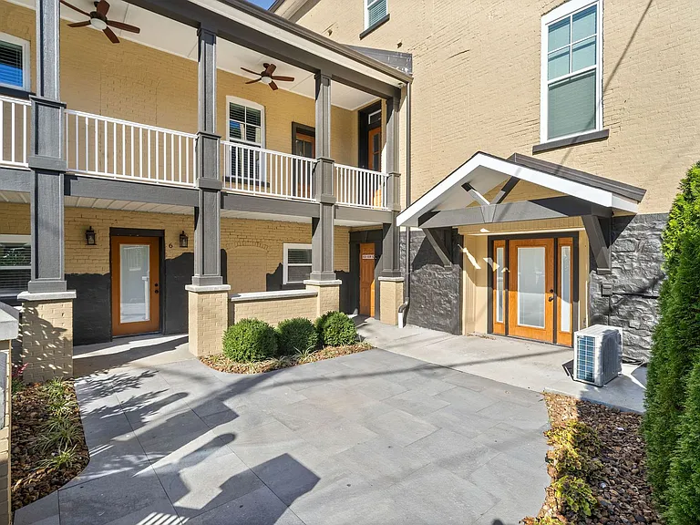 Madison St - 638 (x8) — Photo 17