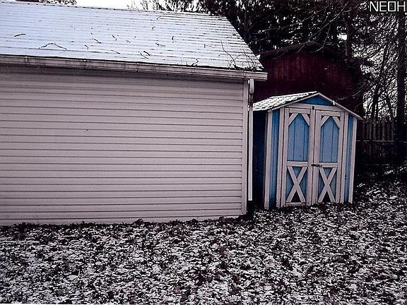 5th image of 39 E Margaret Ave