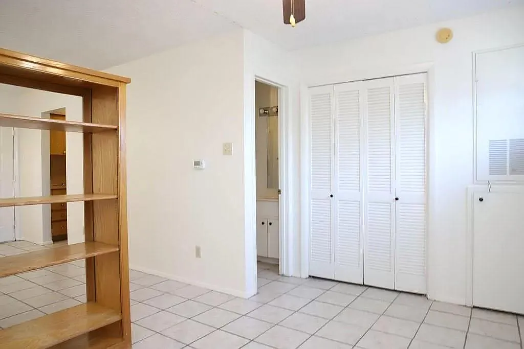 1 bed, 1.0 bath, 373 sqft, $875 — Photo 2