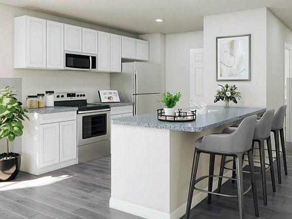 3rd image of 13 Orchard Cir