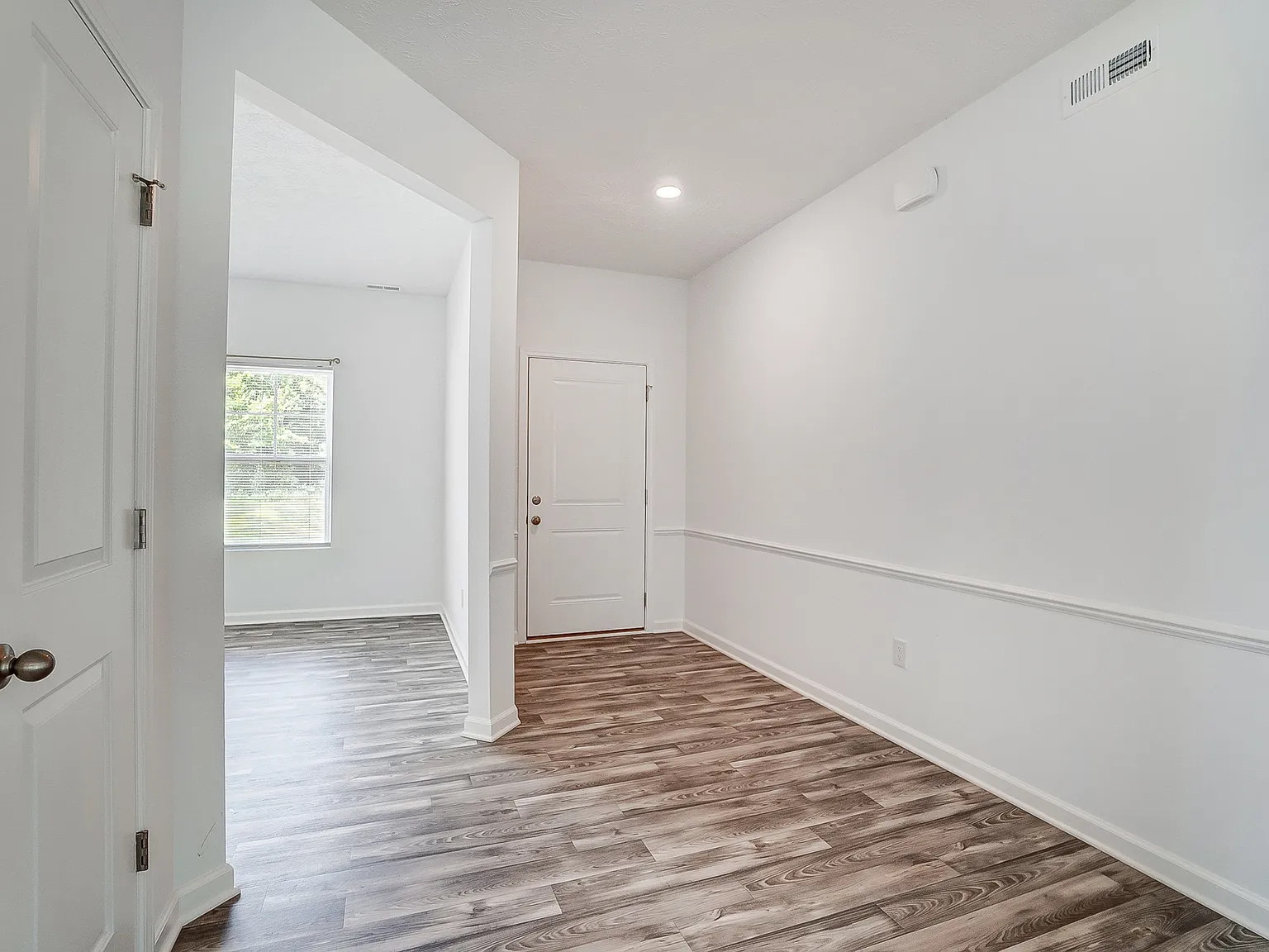 4 bed, 2.5 bath, 2354 sqft, $2,800 — Photo 2