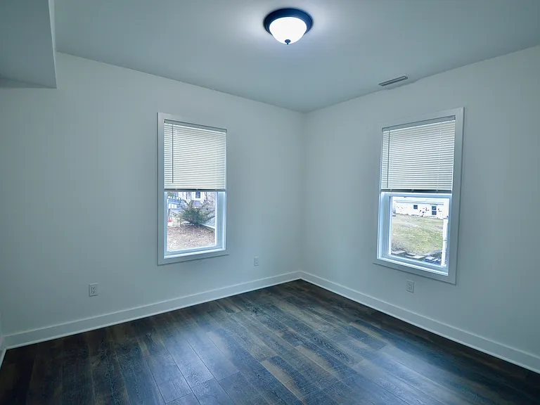 21 Nichols St — Photo 7