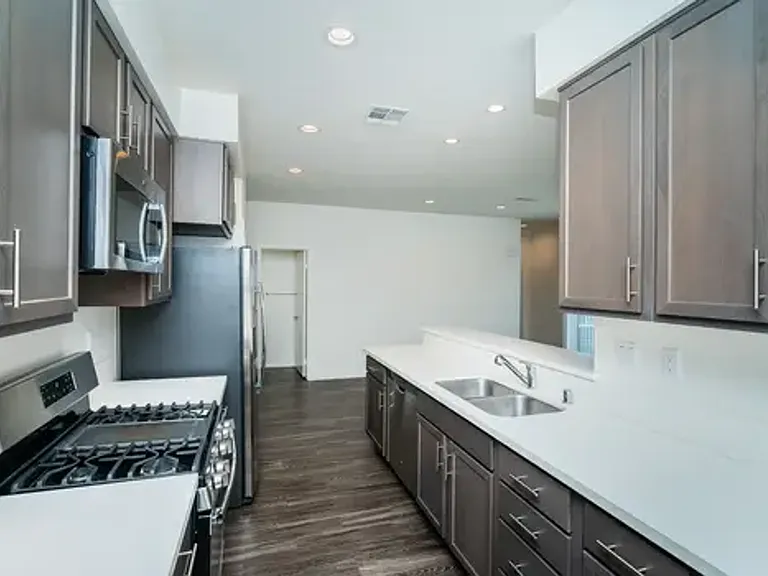 8123-8137 Cascio Ct — Photo 15