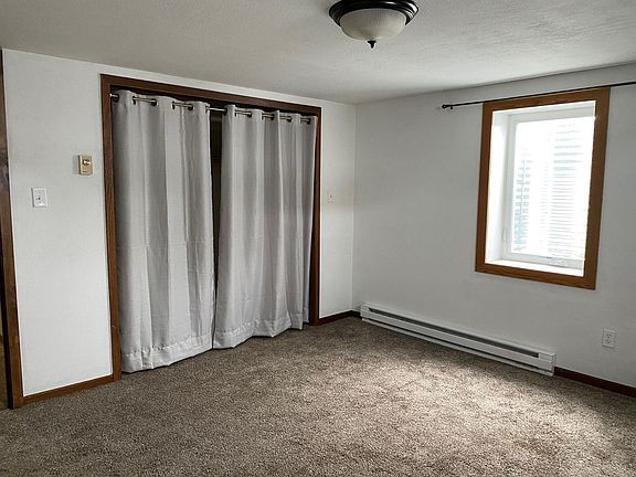 3rd image of 222 5th St NE