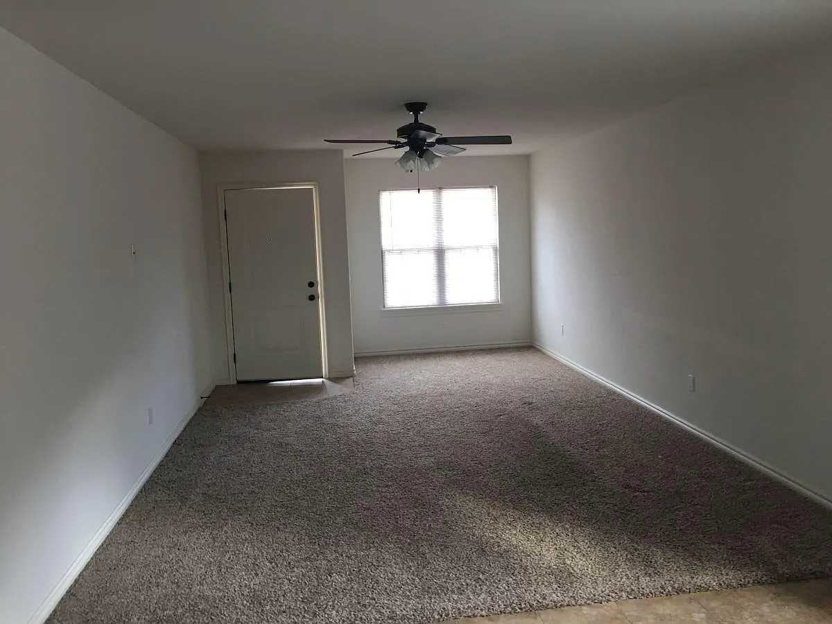 205 N Wortman Ave — Photo 3