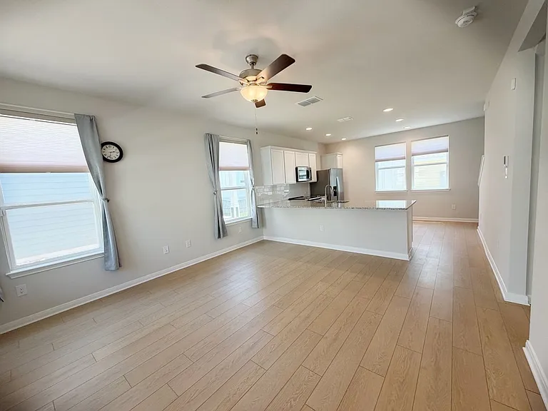 2161 Hofstaat Dr — Photo 2