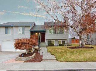 8012 W Grand Ronde Ave, Kennewick, WA 99336