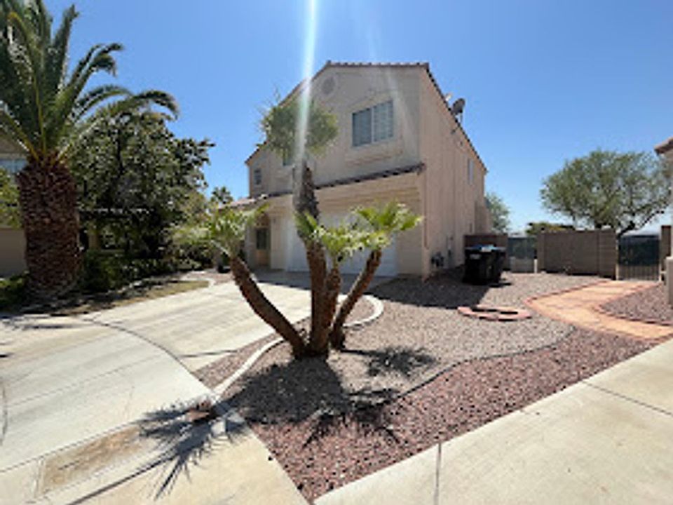 1st image of 3209 Castle Canyon Ave