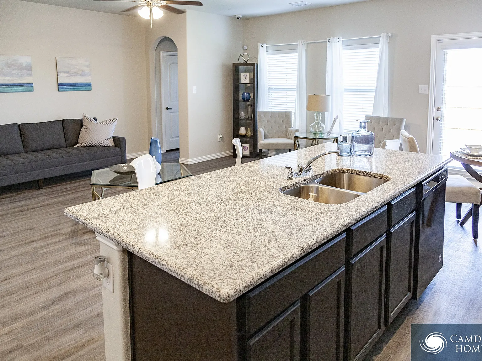 1918 Bluebonnet Ln — Photo 2