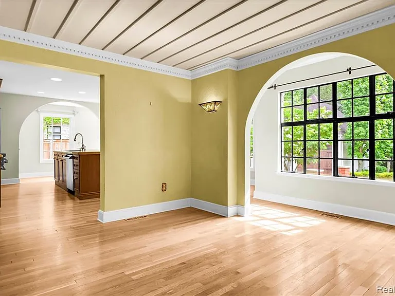 455 Linden Rd — Photo 14