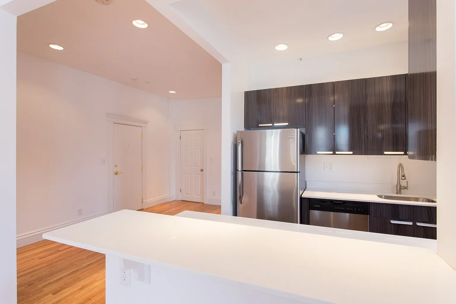 16-40 Queensberry Street — Photo 1