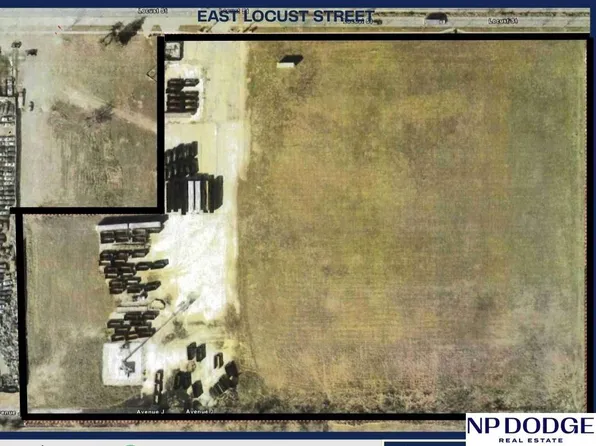 13th Locust St, Carter Lake, IA 51510