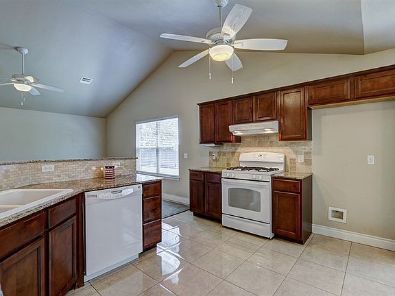 4th image of 1400 Greenway Dr
