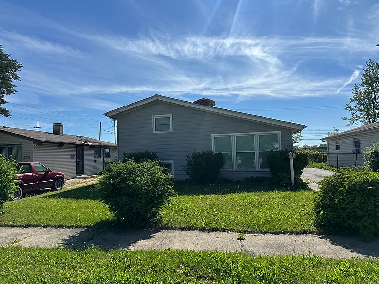 16133 Justine St — Photo 1