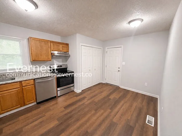 910 Canton Pl — Photo 6