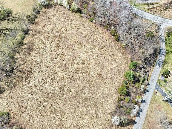 5th image of 1 Springhouse Ln