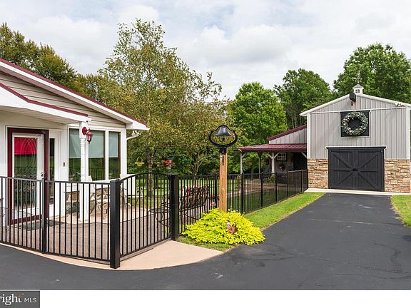 5th image of 109 Spook Ln