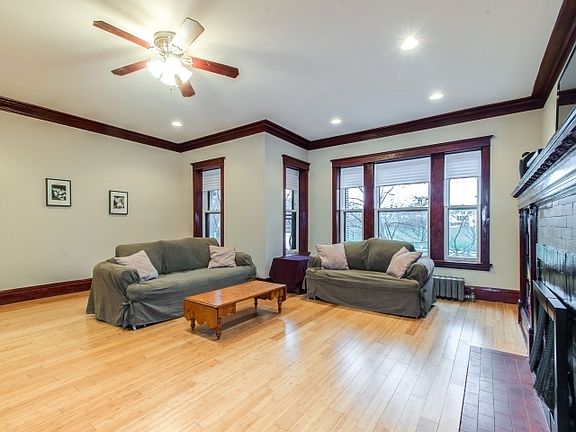 3rd image of 4933 S Dorchester Ave APT 1N