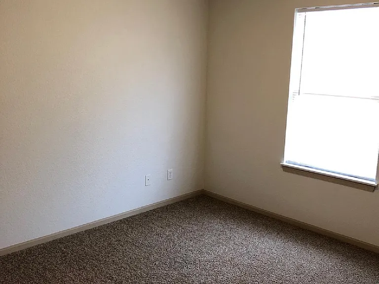 919 SW Sandy Ln — Photo 8