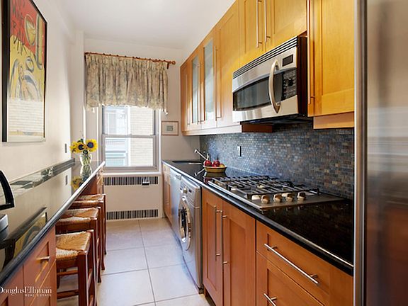 2nd image of 1150 Park Ave #6C