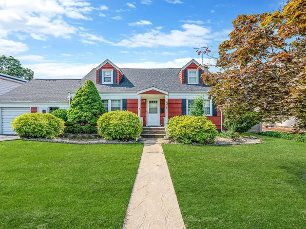 694 Koelbel Court, Baldwin, NY 11510