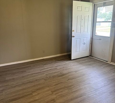 5th image of 4067 Valley Cir