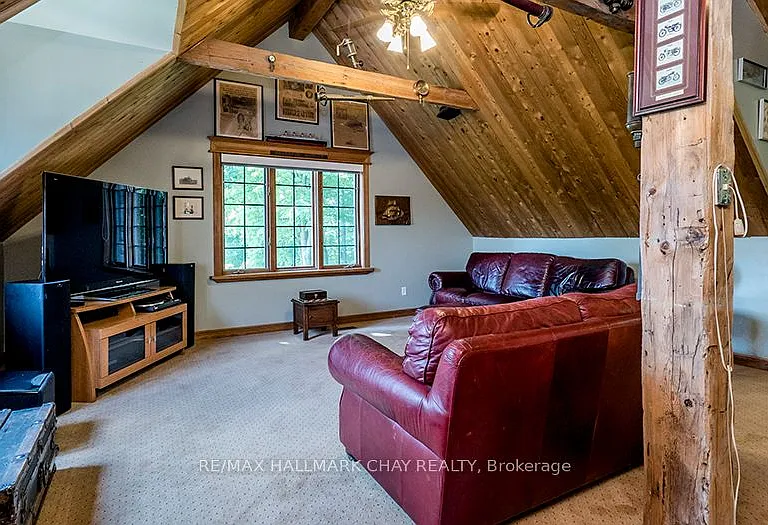 1084 Coughlin Rd W — Photo 25