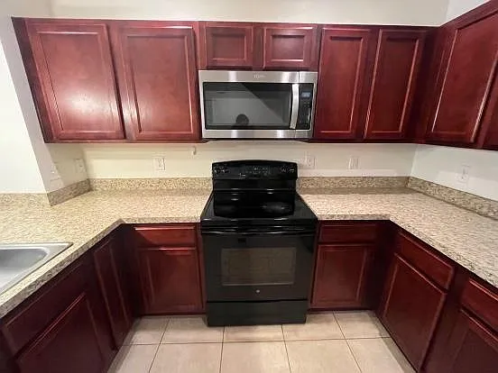 1613 Chelsea Dr — Photo 4