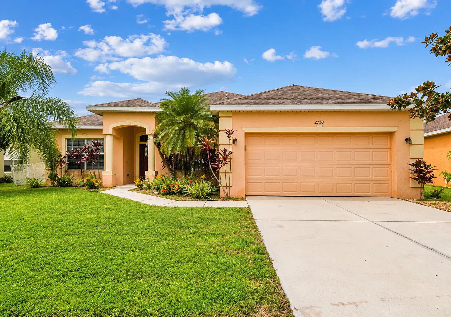 3 bed, 2022 sqft, $1,900 — Photo 1