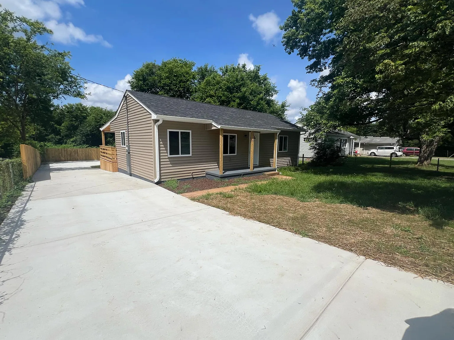 2 bed, 1000 sqft, $2,000 — Photo 2