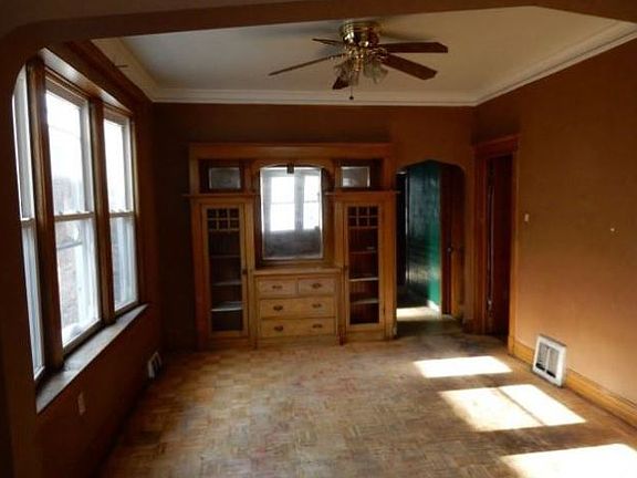 4th image of 2502 S 59th Ct