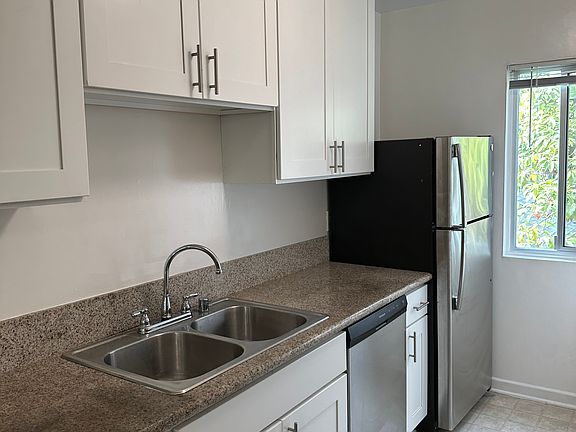 4th image of 1427 10th St APT 6
