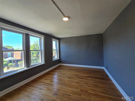4th image of 3915 Miami St