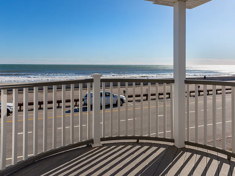 747 Ocean Blvd — Photo 2