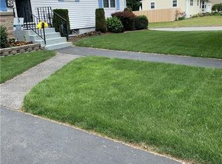 91 Carnation Dr, Warwick, RI 02886