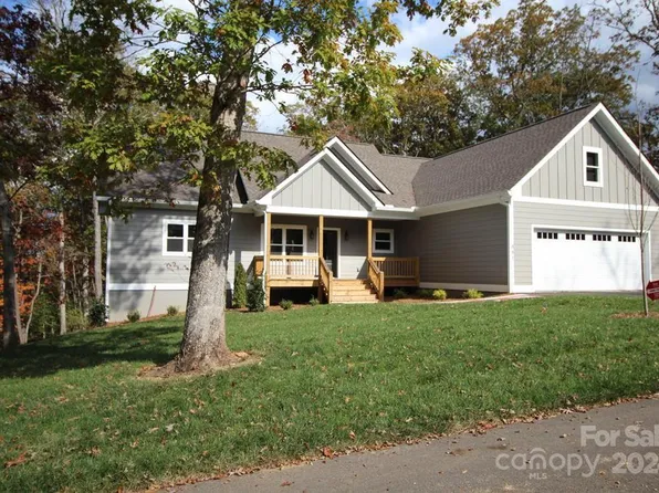 881 Porter Creek Dr, Franklin, NC 28734